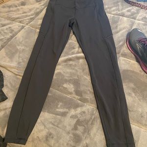 Speed up size 10 Lululemon leggings **rip**